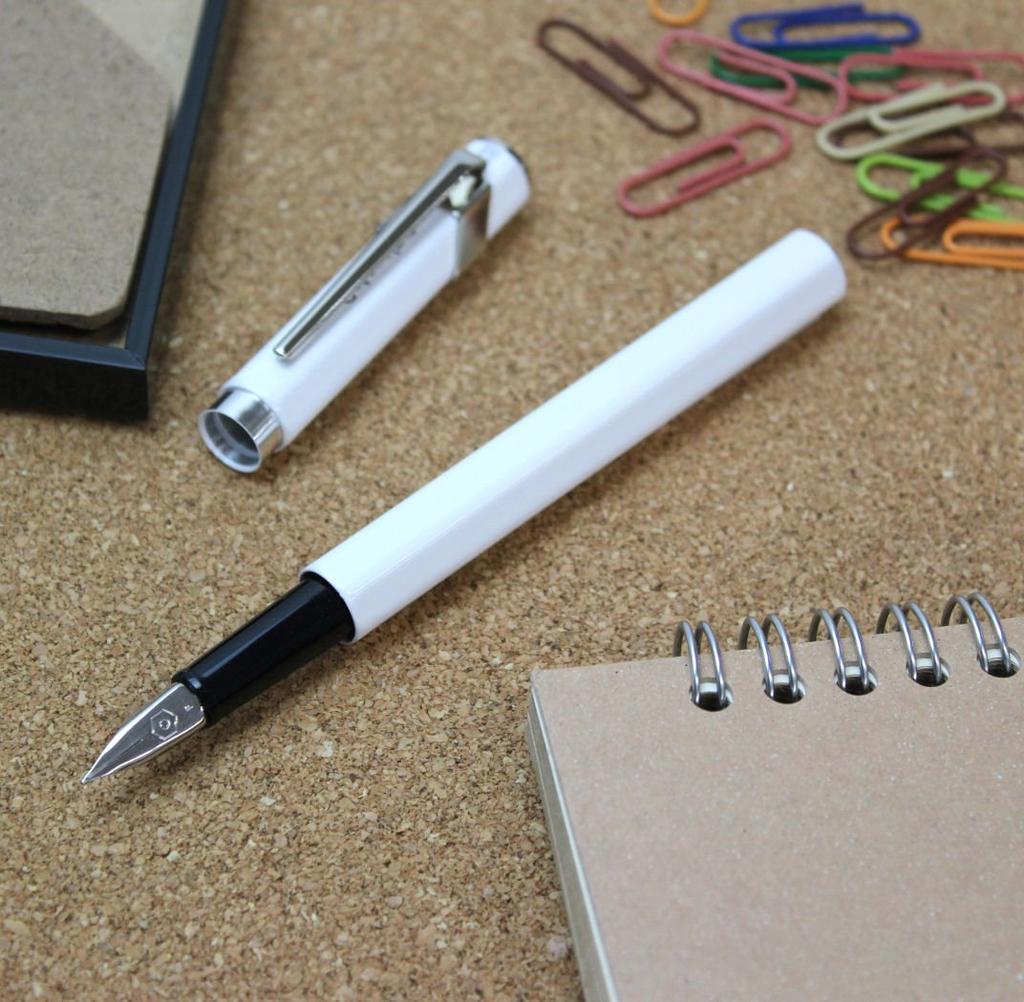Caran Fountain Pen M Medium nib 849 White Officially imported d'Ache 0840-001 Dual-use