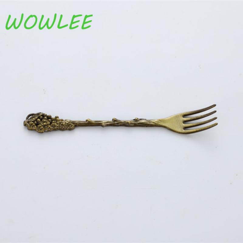 2PCSEuropean Dessert Fruit Fork Stainless Steel Long Handle Cake Snack Fork Embossed Tableware Salad Fork Kitchen Utensils