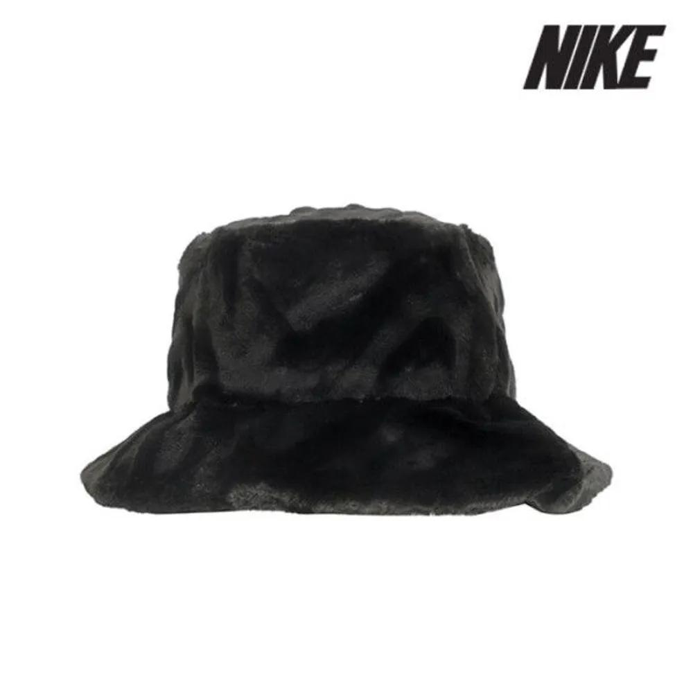 Hat /a2- HF7194-010 / Apex Faux Fur Bucket Hat L