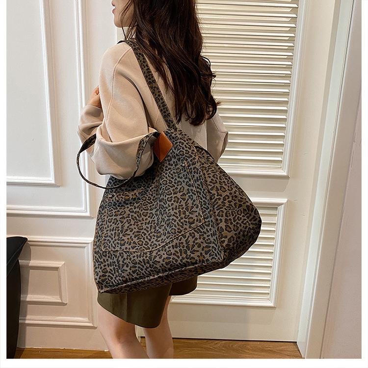 Leopard Print Canvas Tote Bag for Women Spacious Handheld Shoulder Purse Trendy Casual Commuter Handbag CLE