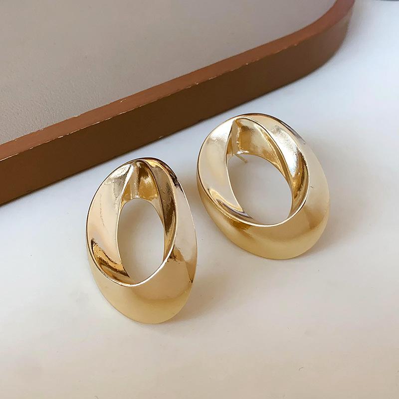 European and American round strap necklace niche simple design sense collarbone chain commuter personality new item decoration