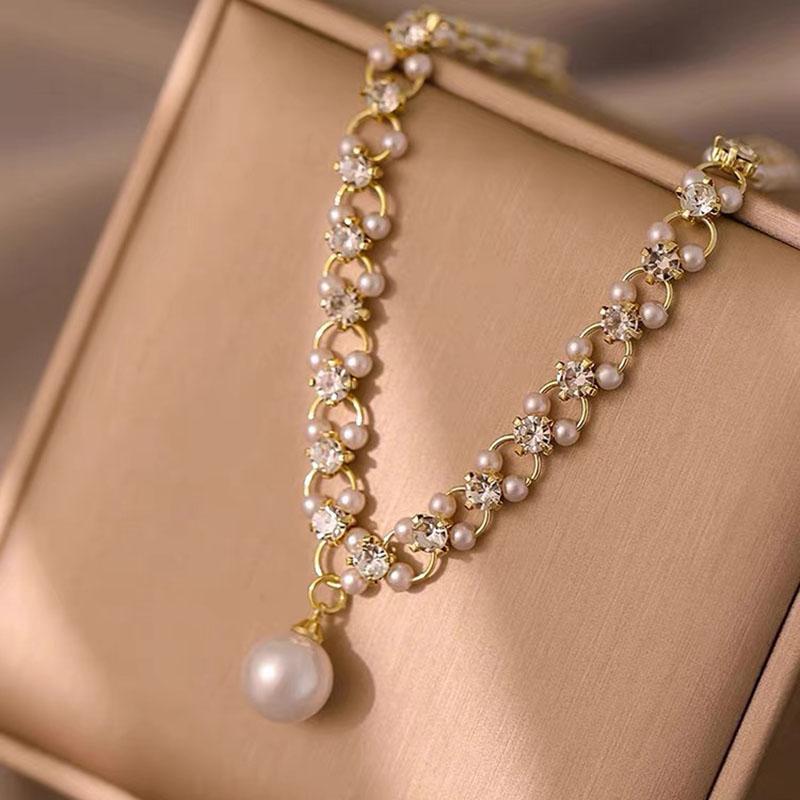 Sweet Crystal Pearl Circle Pendant Necklace for Women New Elegant Choker Chain Necklace Collar Fashion Statement Wedding Jewelry