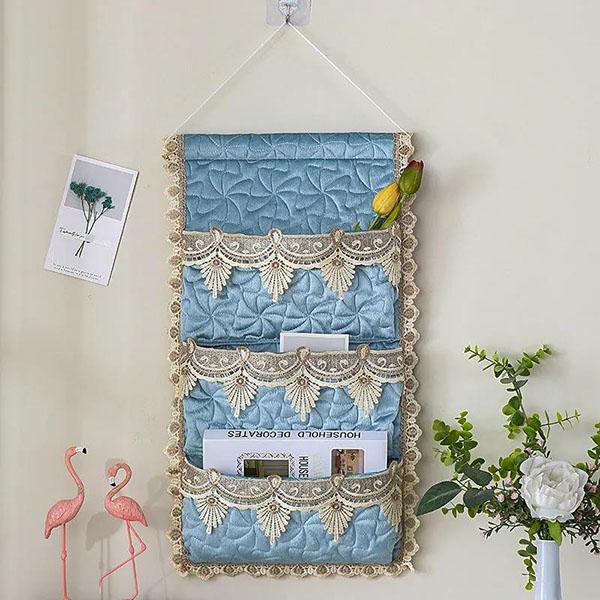 

Тканевая подвесная сумка Сумка для хранения Дверь Подвесная сумка для отделки задней стены Прикроватная сумка для хранения Подвесная сумка Сумка для хранения в общежитии с крючком 34*58cm