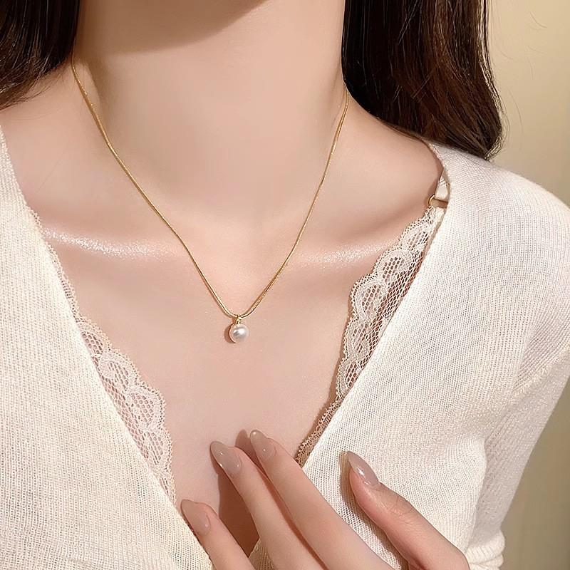 Light Luxury Pearl Choker Necklace Vintage Elegant Womens Necklace Fashion Versatile Crystal Collar Jewelry