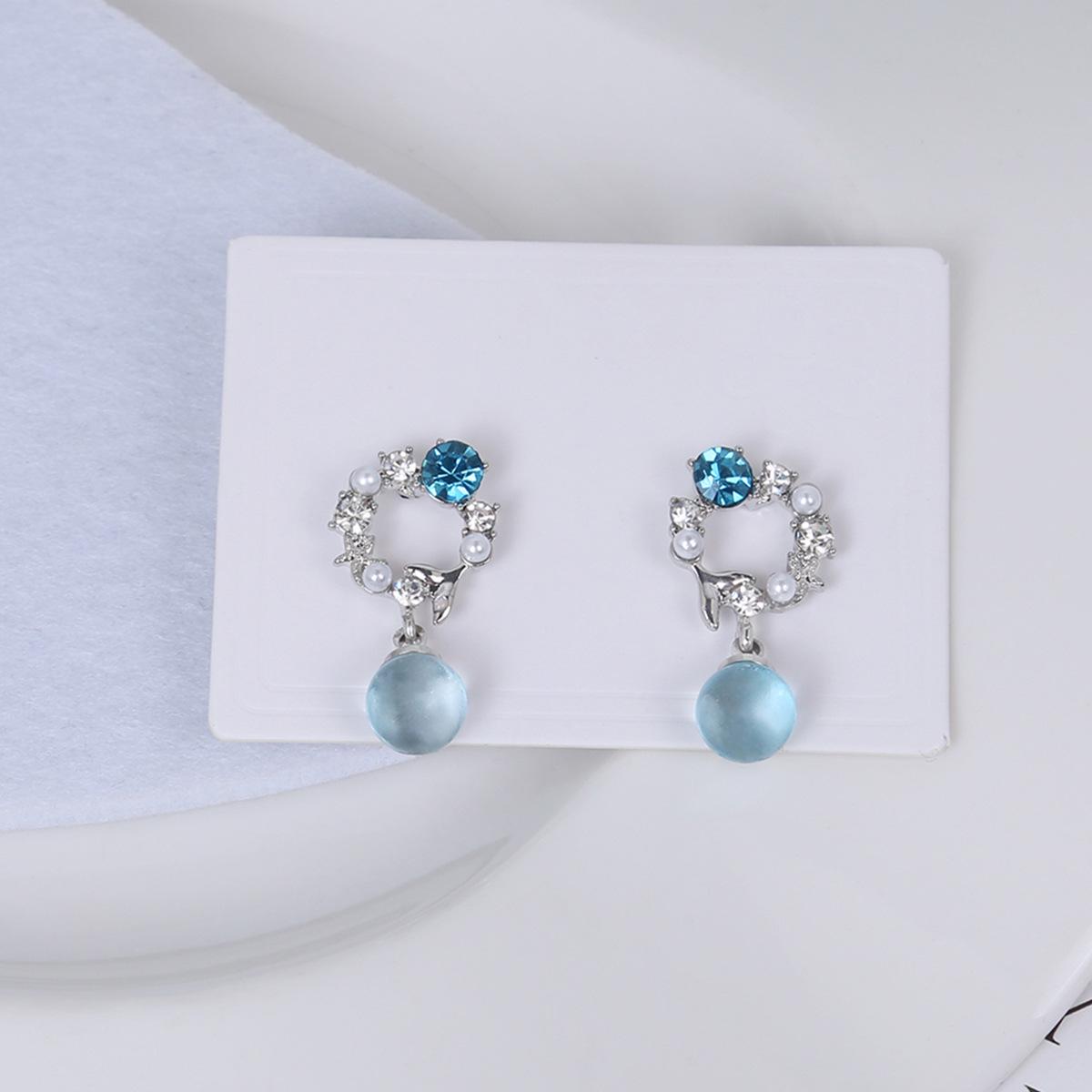 

Серебряные игольчатые геометрические круглые серьги с бриллиантами и жемчугом