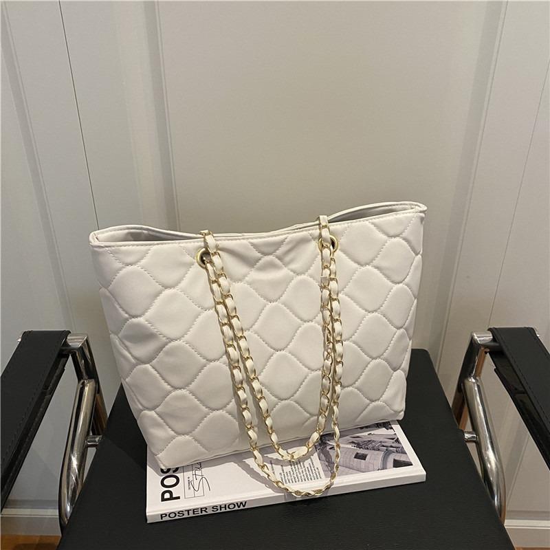 Large Capacity Bag Women's Bag Summer New Trendy Fashion Shoulder Messenger Bag Versatile Chain Chain Bag