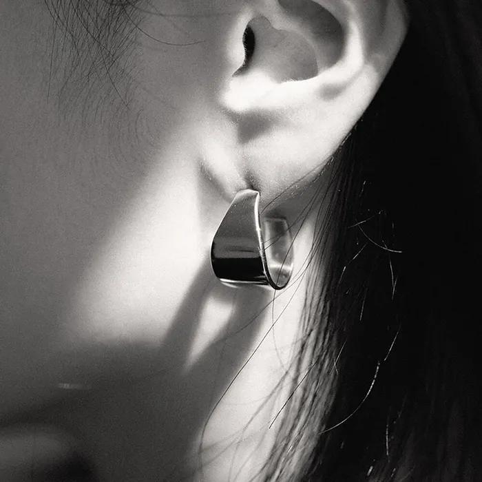 MEDIUM FLAT HOOPS