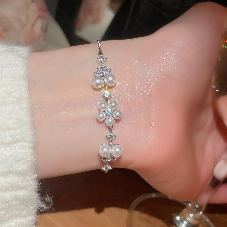 Korean Chic Zircon & Pearl Geometric Bracelet: Light Luxury Fashion Hand Jewelry