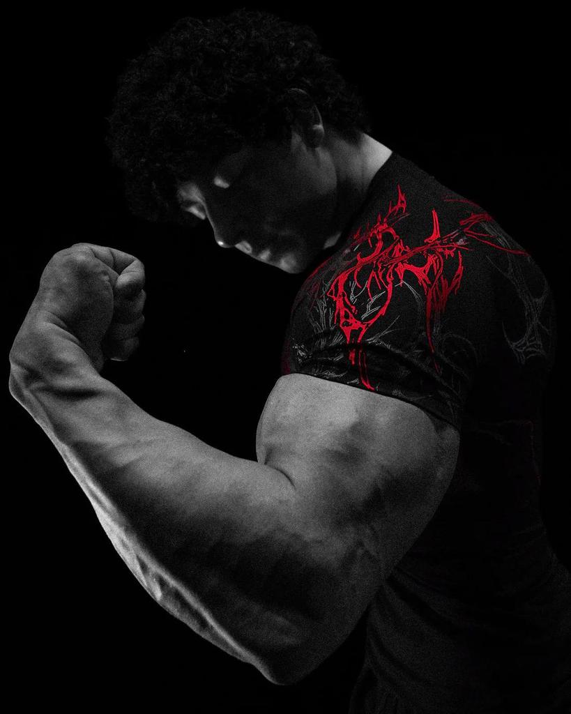 Tricou Fitness Breathedivinity pentru Bărbați cu Uscare Rapidă - Respirabil, Elasticitate Ridicată, Mânecă Scurtă, Compresie.