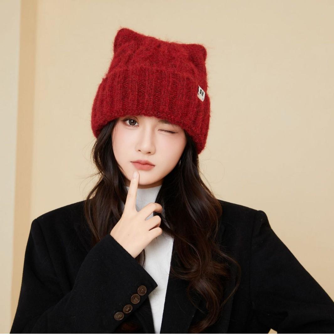 

Новая осенне-зимняя свободная универсальная вязаная шапка для женщин, теплая защита ушей, модная шерстяная шапка, подчеркивающая лицо One Size