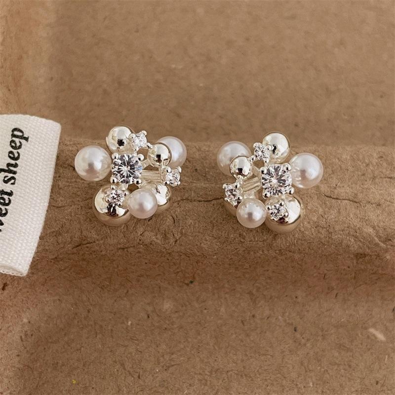 

Korea Luxury Shiny Micro-inlaid Zircon Imitation Pearl Flower Ball Stud Earrings for Women Vintage Temperament Zircon Accessory медный
