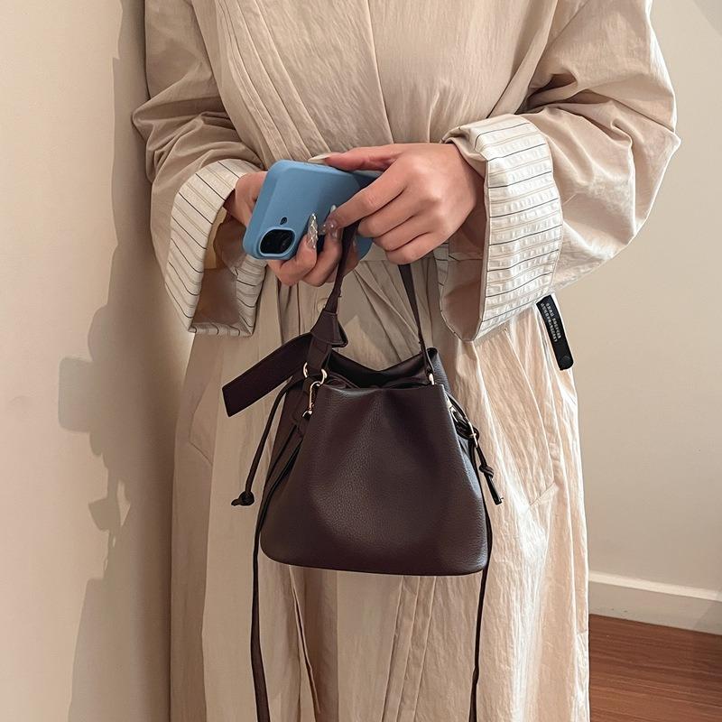 Tragbare Schulter-Eimer-Tasche, lässiger Mode-New-Trend, Retro-Design, magnetischer Verschluss, Pendler, große Kapazität, Umhängetasche