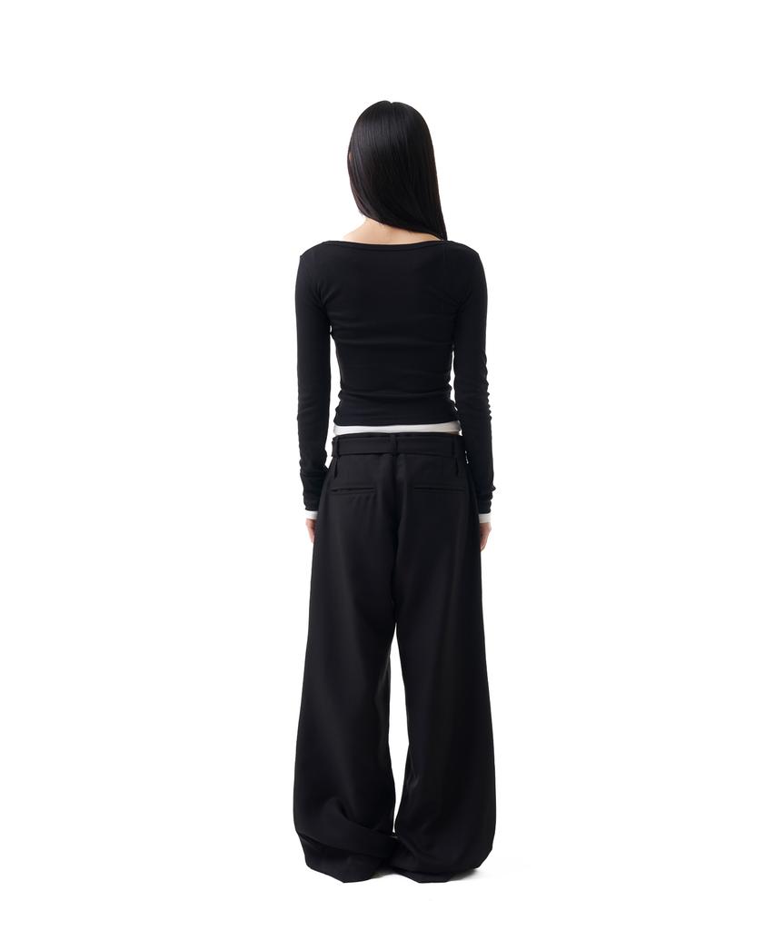 IUGAMAKARAS U-Neck Fitted Top (Black)