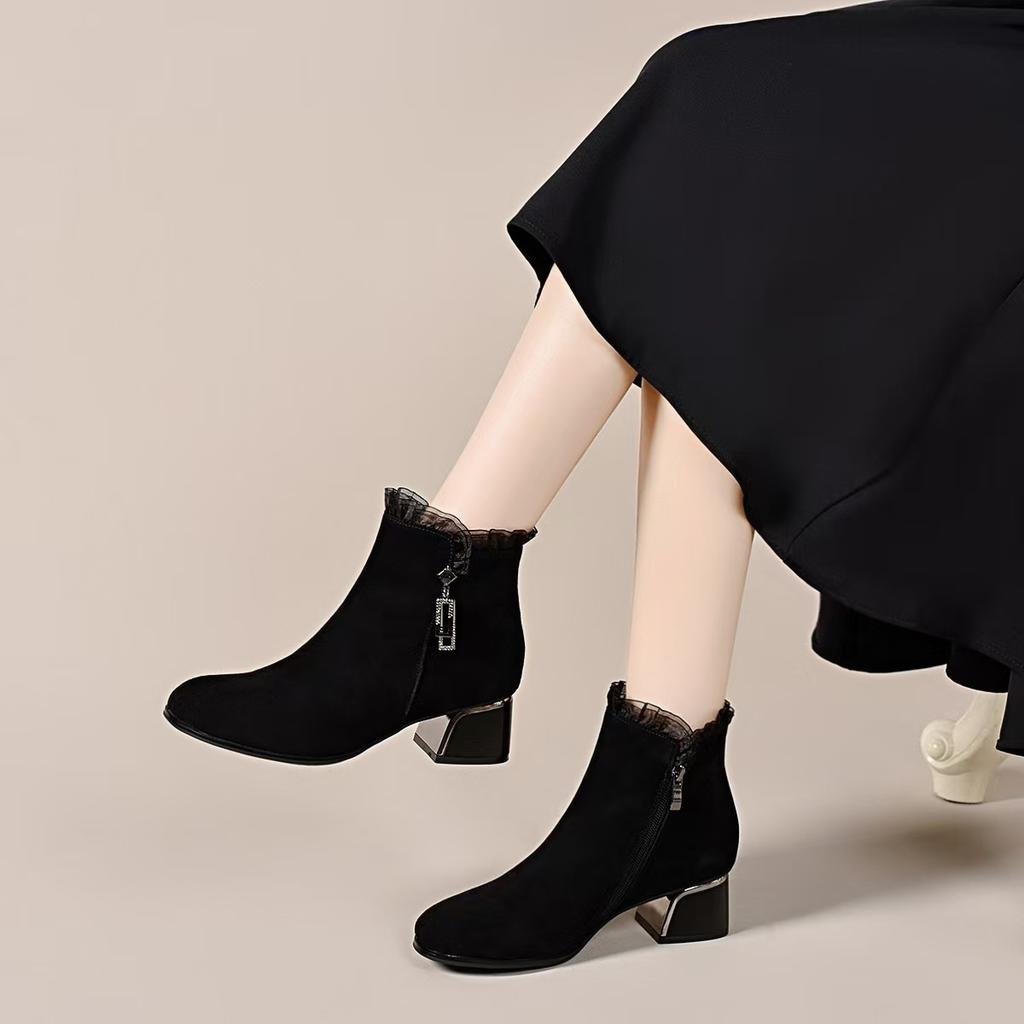 Short boots women's 2025 autumn and winter new simple temperament two high fashion boots metal buckle lace black women's leather boots