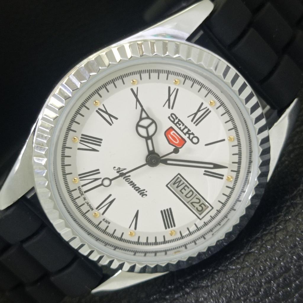 

VINTAGE REFURBISHED SEIKO 5 AUTOMATIC JAPAN MENS ROMAN FIGURE WATCH a442044-1