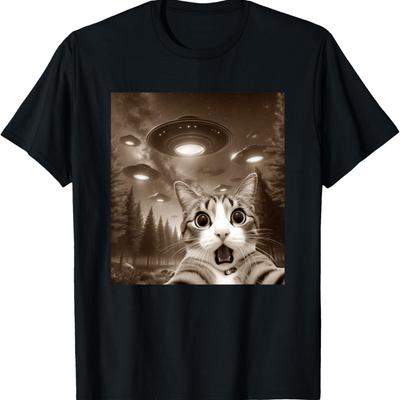 Funny Cat Selfie With UFOs Alien Flying Saucers Invasion T-Shirt