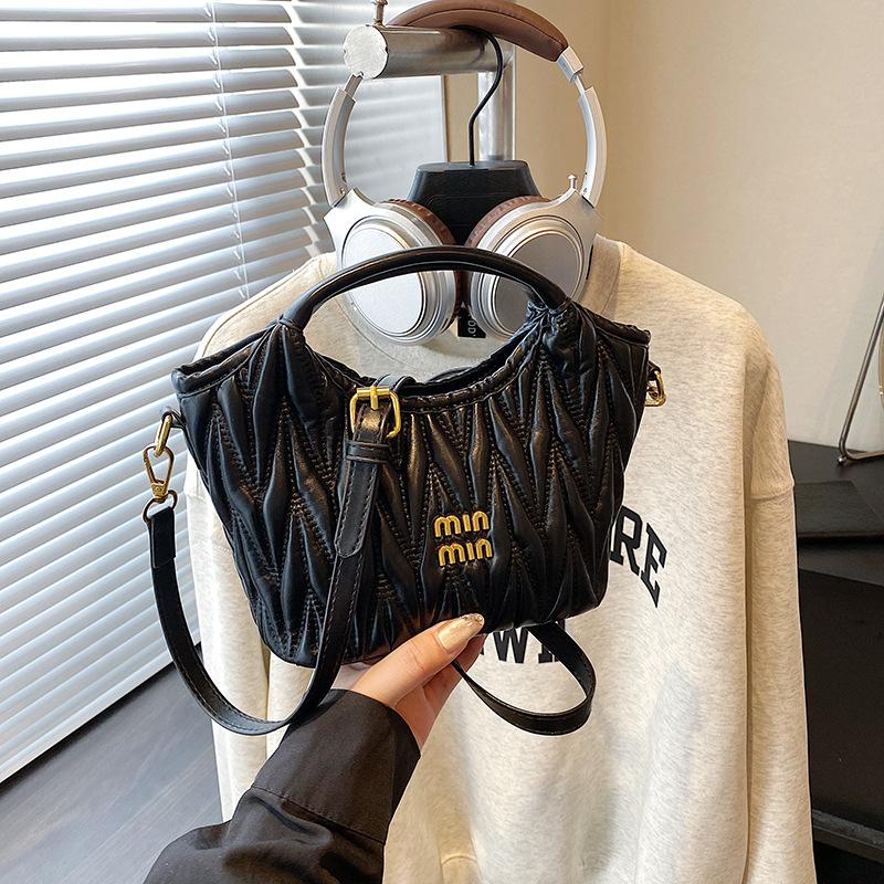 Source Manufacturer Handbag Bag Autumn and Winter New Pleated Soft Shoulder Bag Niche High-end Fashion Trend Shoulder Bag