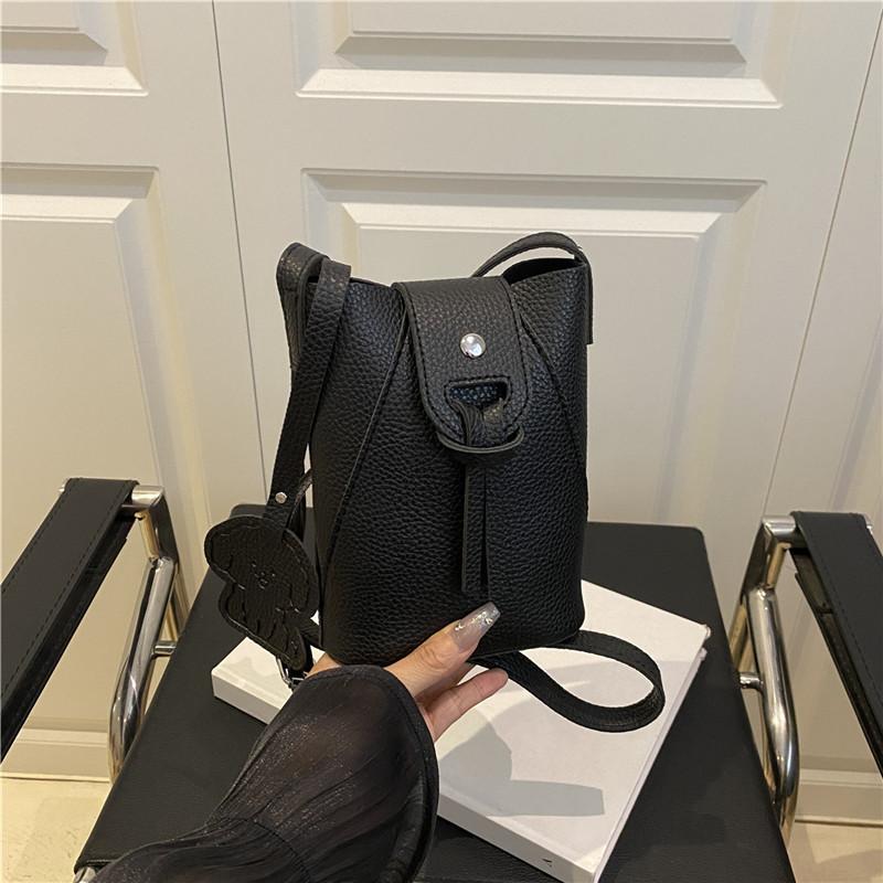 Small bag women's new trendy fashion bucket bag versatile shoulder bag crossbody mobile phone bag