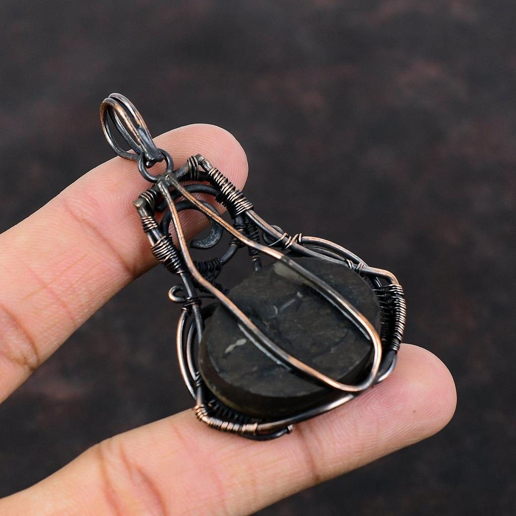 Pandantiv din coajă de abalone, înfășurat din sârmă de cupru, bijuterii din piatră prețioasă cu coajă de abalone, pandantiv lucrat manual, bijuterii din cupru, cadou unic pentru el