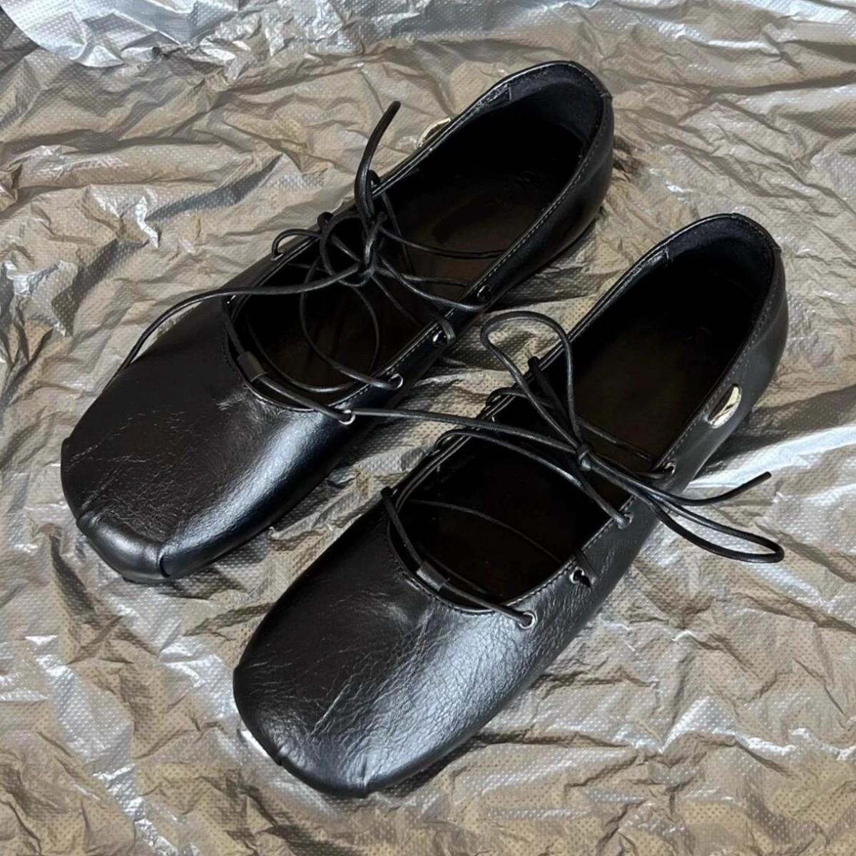 

Новые нишевые туфли Мэри Джейн на плоской подошве с квадратным носком и шнуровкой-балеткой, женские вечерние туфли 40 чёрный