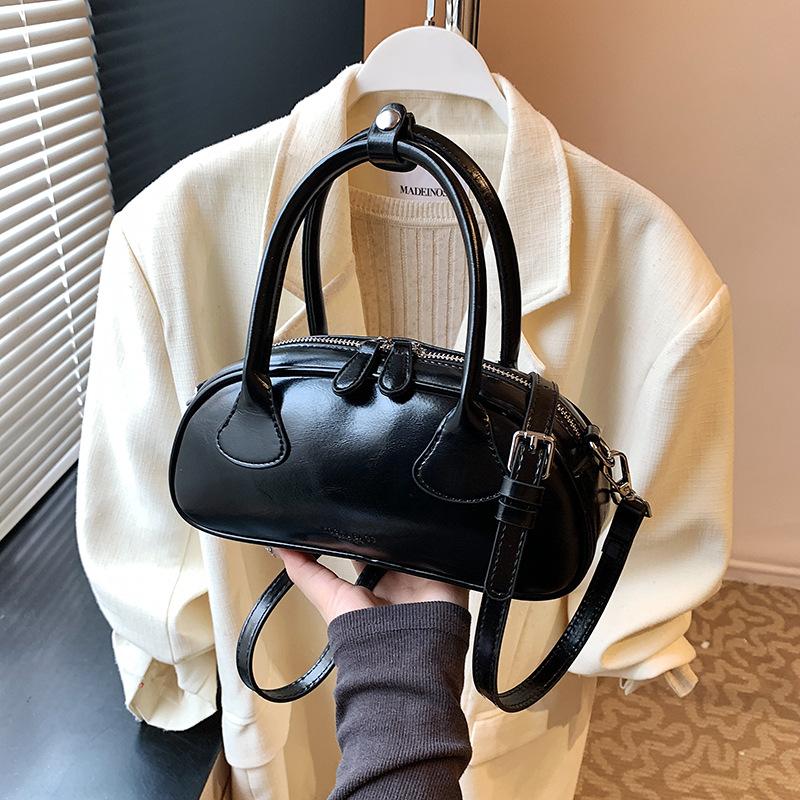 Premium bag women's spring and summer 2025 new popular versatile handbag shoulder bag commuter messenger pillow bag