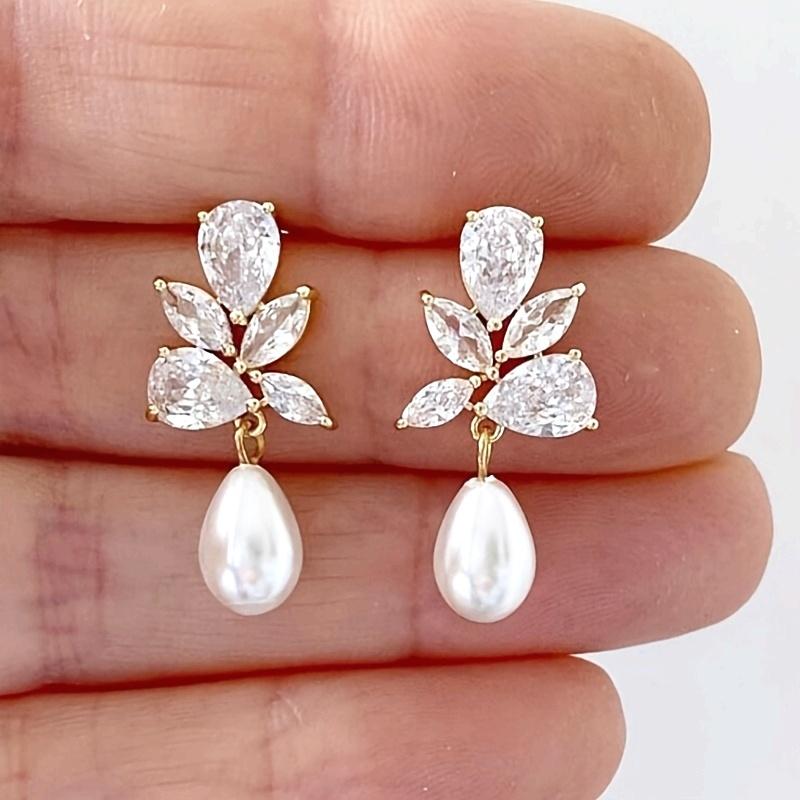 Stylish Drop Earrings Featuring Elegant Golden And Silvery Imitation Pearls, Perfect for Women белый