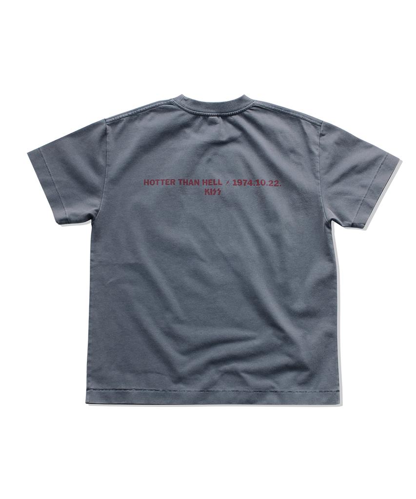 MAINBOOTH [Kiss] Chikara T-Shirt (Dust Gray)