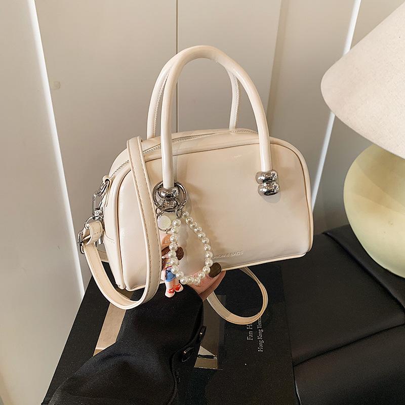 High-end niche design small square bag women's 2025 summer new fashion handbag commuter simple shoulder bag bag