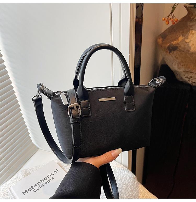 

Casual simple bucket bag New spring fashion trend One shoulder messenger bag Commuter light tote bag чорний