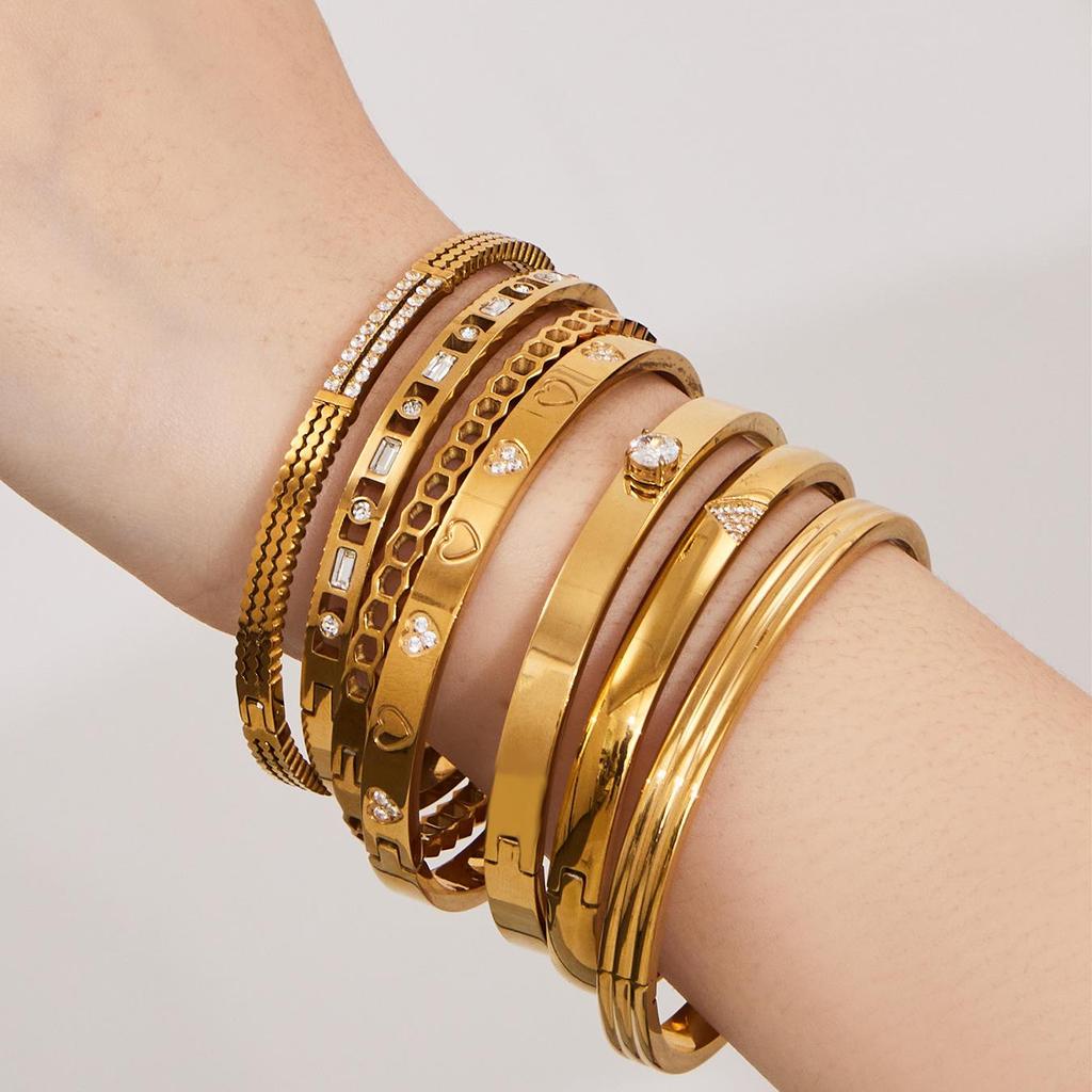 Sada geometrických zirkonových náramků pozlacená 18K zlatem - Lehký luxus a elegantní design