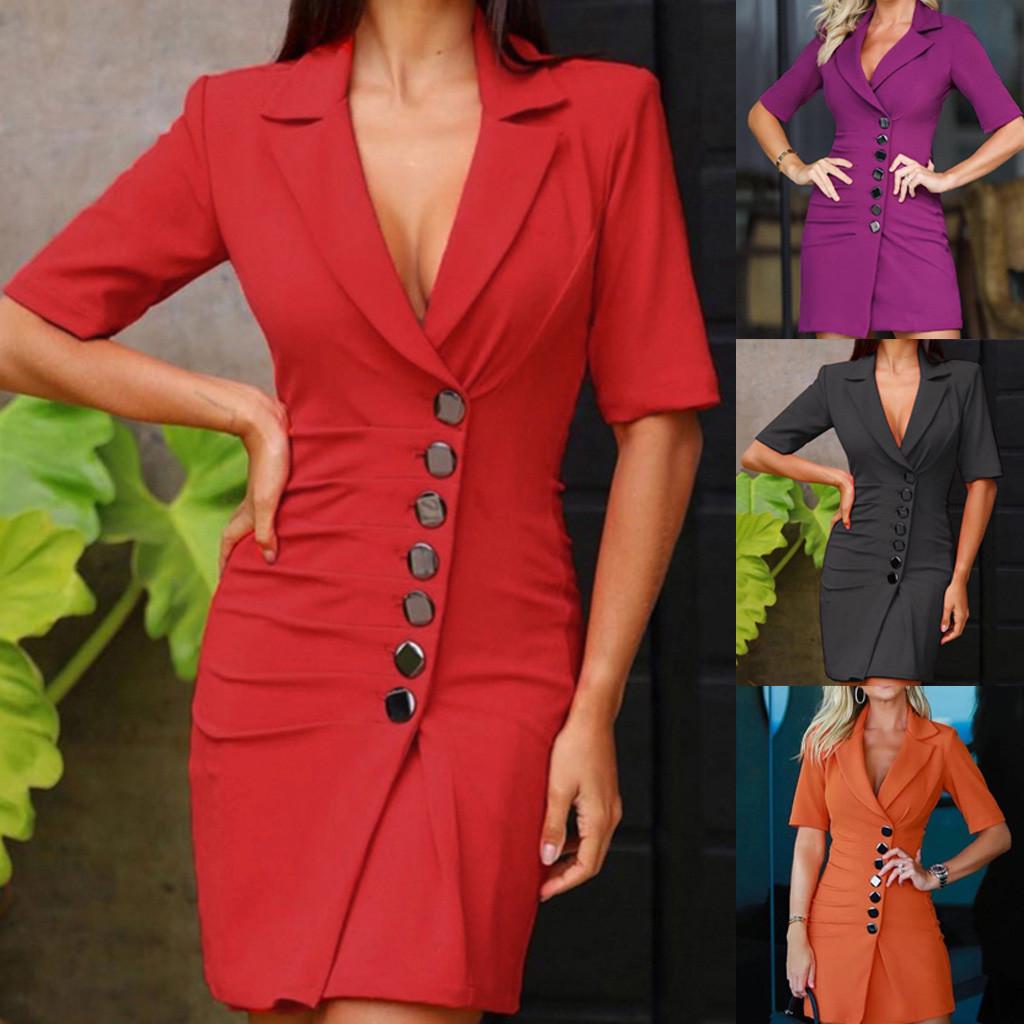 

Женское двубортное платье в стиле милитари с пуговицами спереди