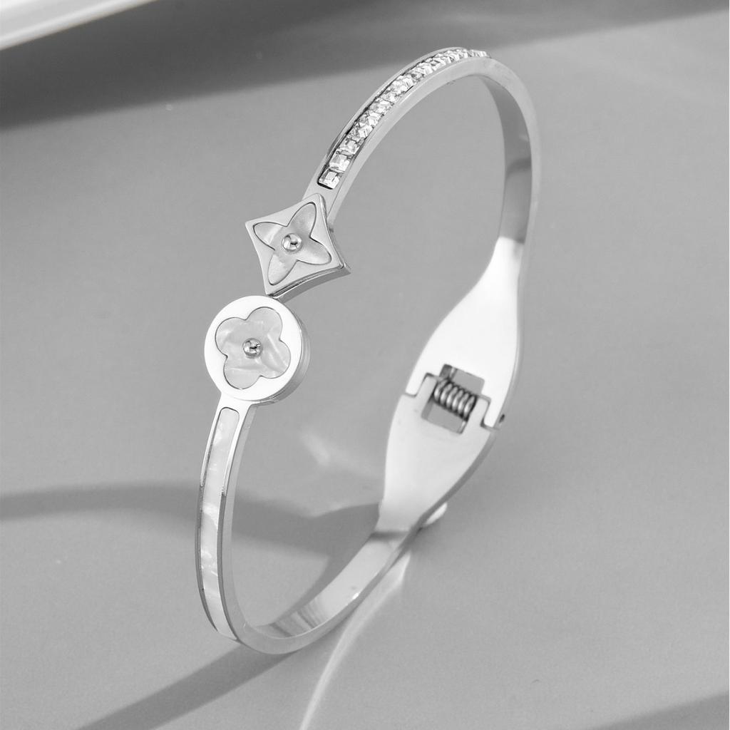 Fashionable Clover Fritillaria Plated in 18K Gold Light Luxury Ins Minimally Designed Titanium Steel Women's Bracelet