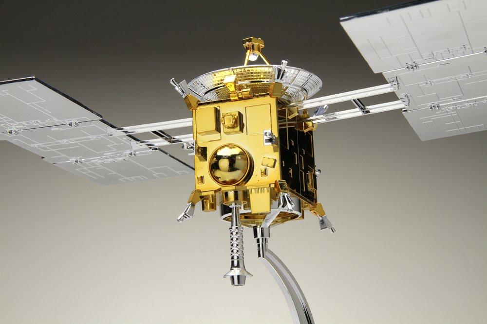 Aoshima Bunka Kyozai Space Craft Asteroid Explorer Hayabusa Special Plated Version 1/32