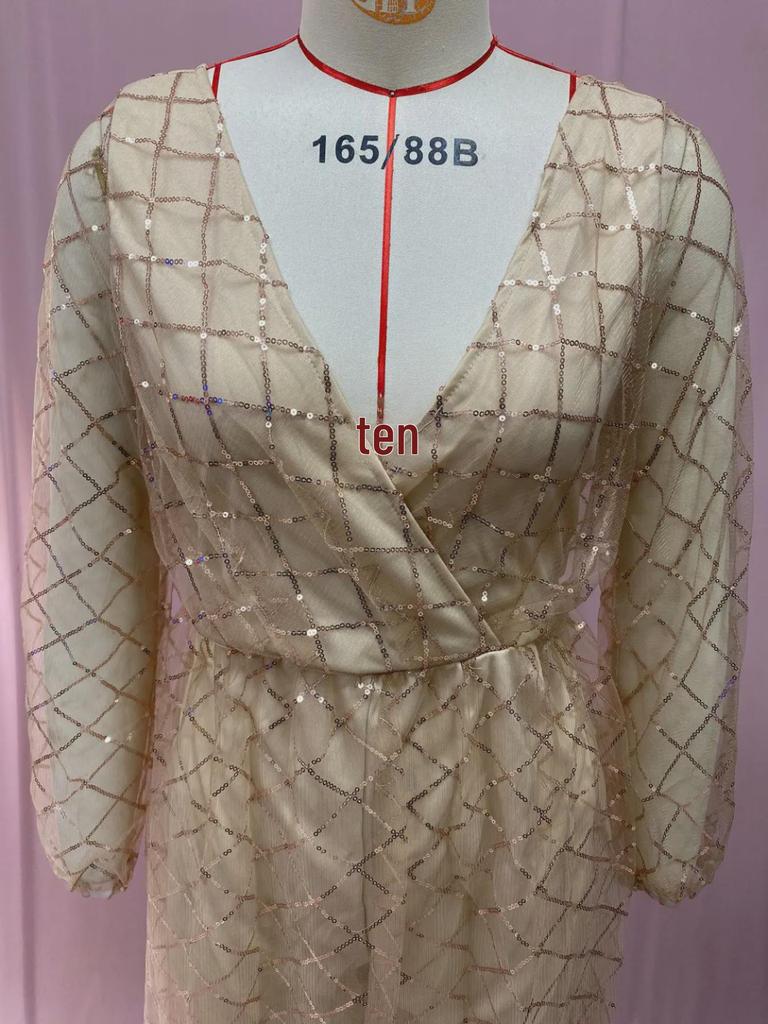 2025 Europeisk og Amerikansk Dame Vinter Gullstemplet V-hals Ryggløs Hul Kjole