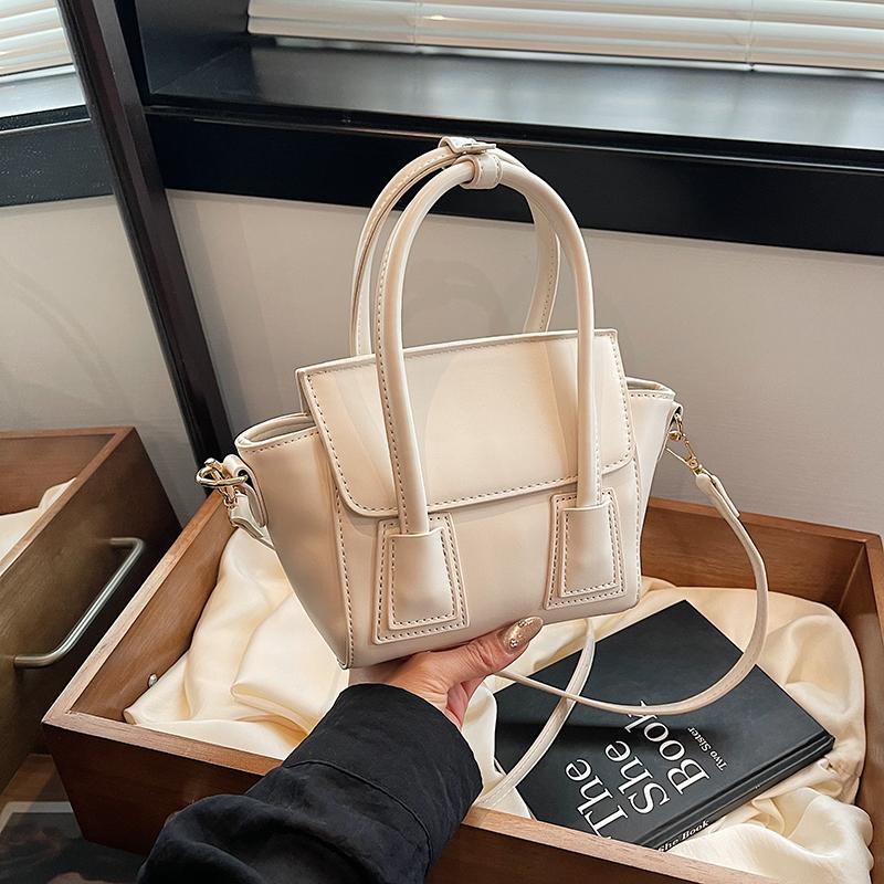 Version Niche Minimalist and Versatile One Shoulder Handbag for Women's Summer New Fashionable Commuting Crossbody