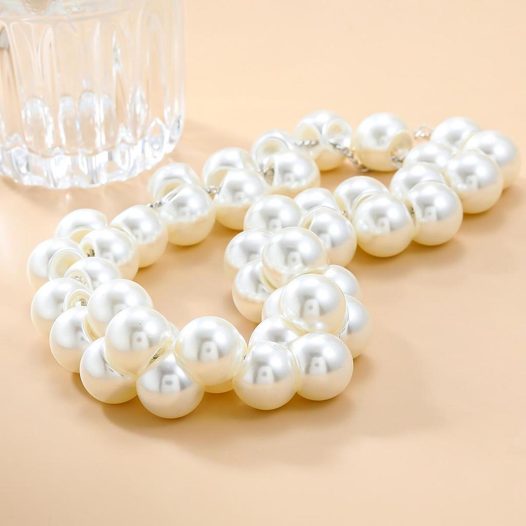Elegant Large Pearl Necklace: European & American Style for Ladies