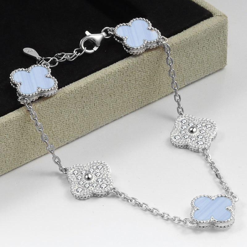 Women's Four-Leaf Clover Bracelet – 18K Gold Plated with Double-Sided Mother-of-Pearl, Elegant High-Quality Accessory, Chic and Lucky Design.
