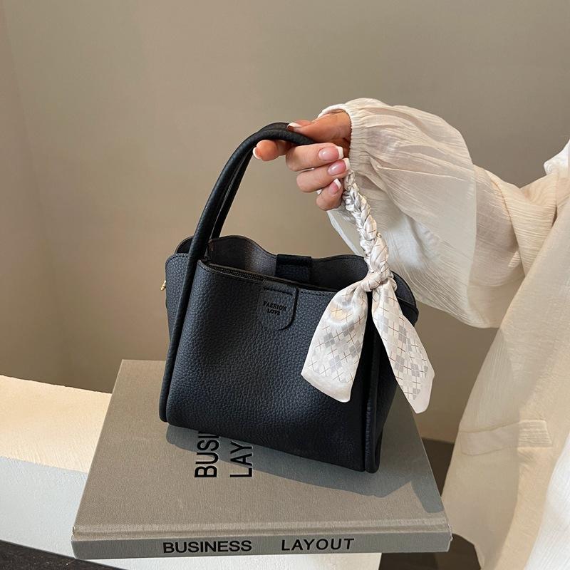 

Популярные сумки женские сумки 2024 новые модные осенние высококачественные текстуры универсальные нишевые популярные сумки-мессенджеры чёрный