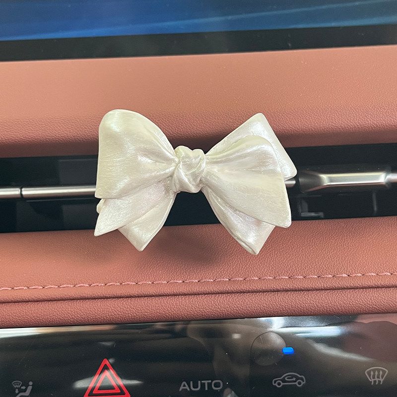 

Niche Style Tulip Car Aromatherapy Fragrant Stone Dignified Flowers Car Vent Decorative Pendant Light Fragrance Gift High-End Pearlescent Bow (Free Essential Oil)