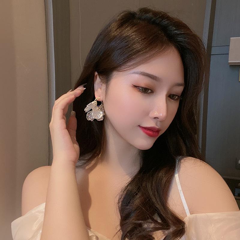 Super Fairy Acrylic Shell Flower C-Shaped Geometric Silver Needle Earrings for Women