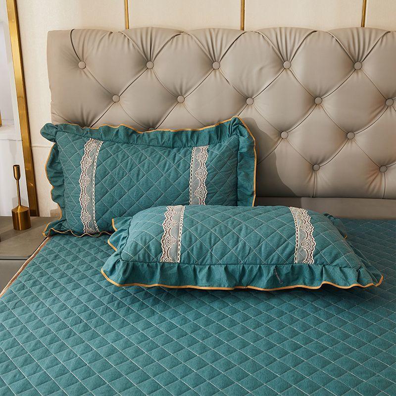 3er Set Herbst/Winter Verdicktes Kunstkristall Samt Stepp Herz Patchwork + Erhöhte Spitzenschicht mit Trägern: 1 Stück Bettrock + 2 Stück Kissenbezüge