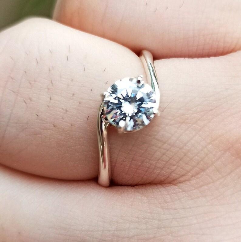 

Кольцо с кубическим цирконом, кольцо с драгоценным камнем, дизайнерское кольцо ручной работы, штабелируемое кольцо, подарок для нее, модные украшения, серебро 925 пробы 10