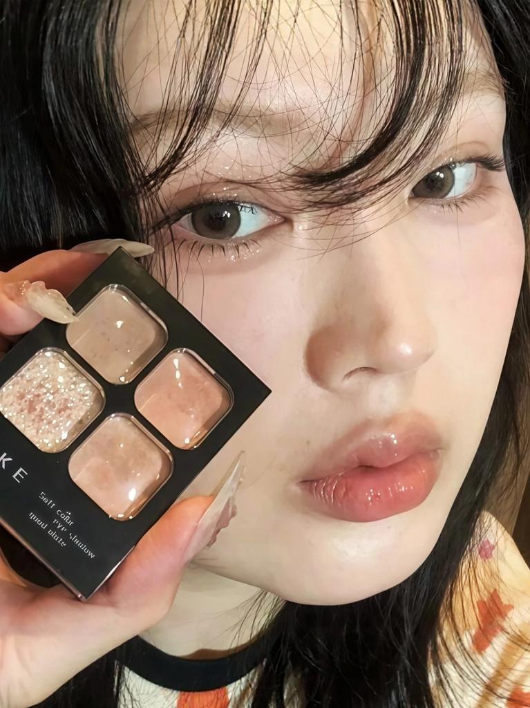 Four-Color Eyeshadow Palette 2025 New Model for Daily Light Makeup, Matte and Pearlescent Fine Shimmer, Highlighter for the Inner Corners of the Eyes,