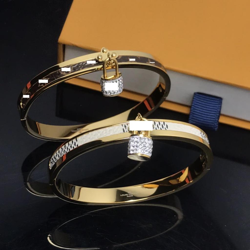 Europäisches & Amerikanisches Vintage Lederarmband mit Farbverlauf und Schloss-Design