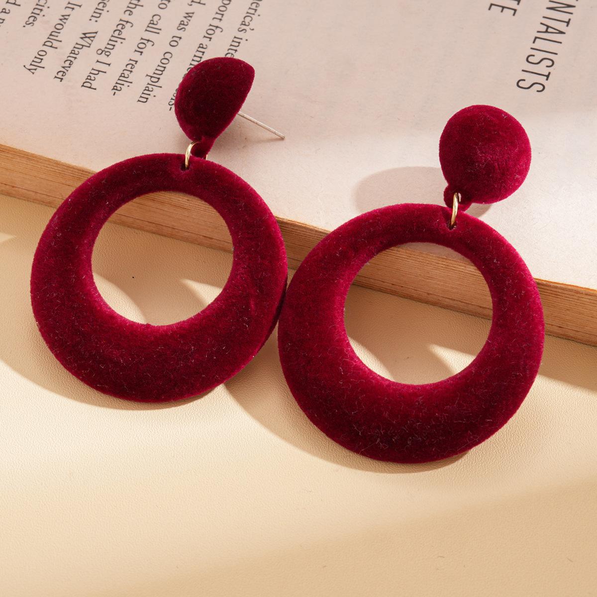 

Модные серьги-подвески для женщин красный