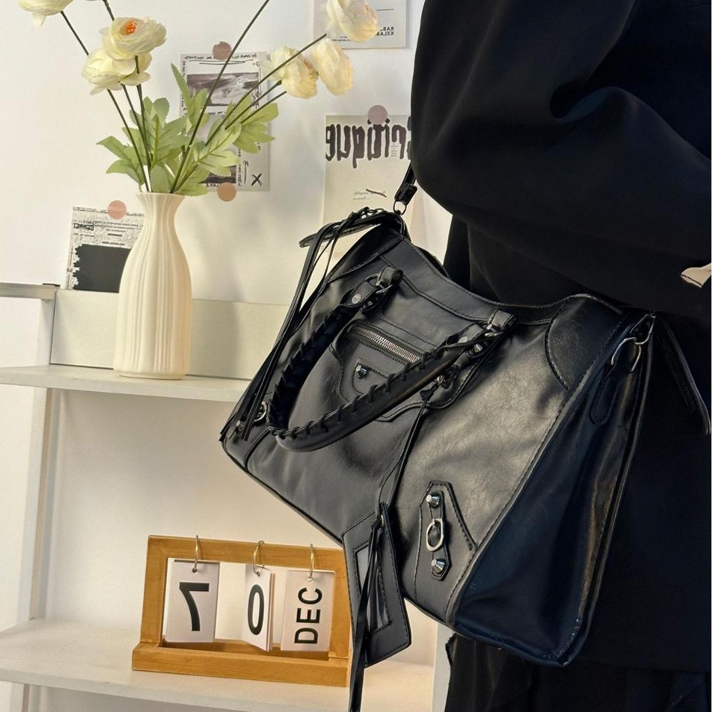 High-End Motorcycle Bag Handbag Niche Design Women's Bag Handheld Shoulder Crossbody Large Capacity Commuter Trendy Bag