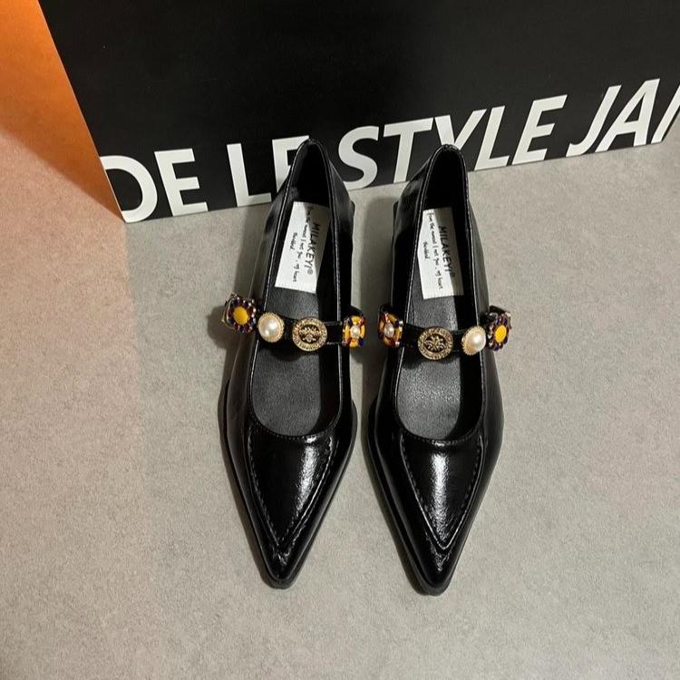 Fashion Pointed Toe Women Shoes Buckle Strap Solid Color Retro Designer Brand Low Heel Shallow Female Shoes Leather Concise Casual Shoes