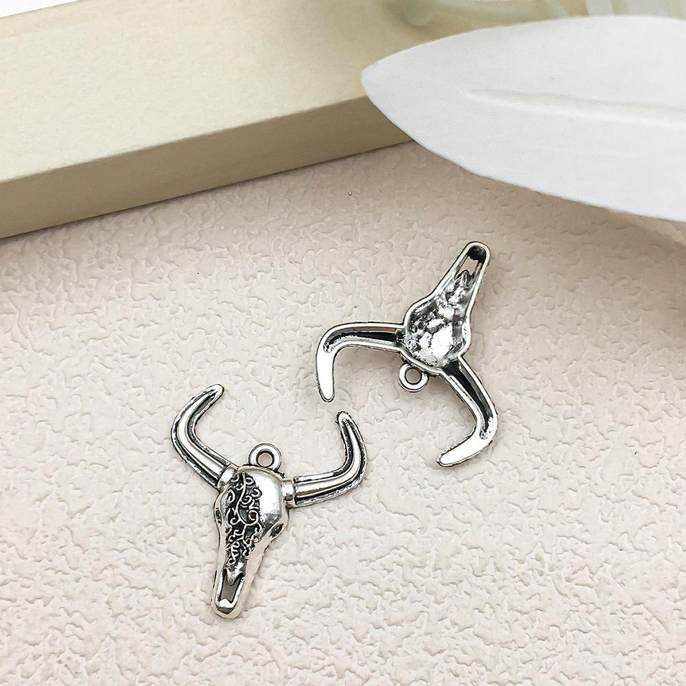 Gothic Halloween Skull & Bat Pendant Jewelry Accessory