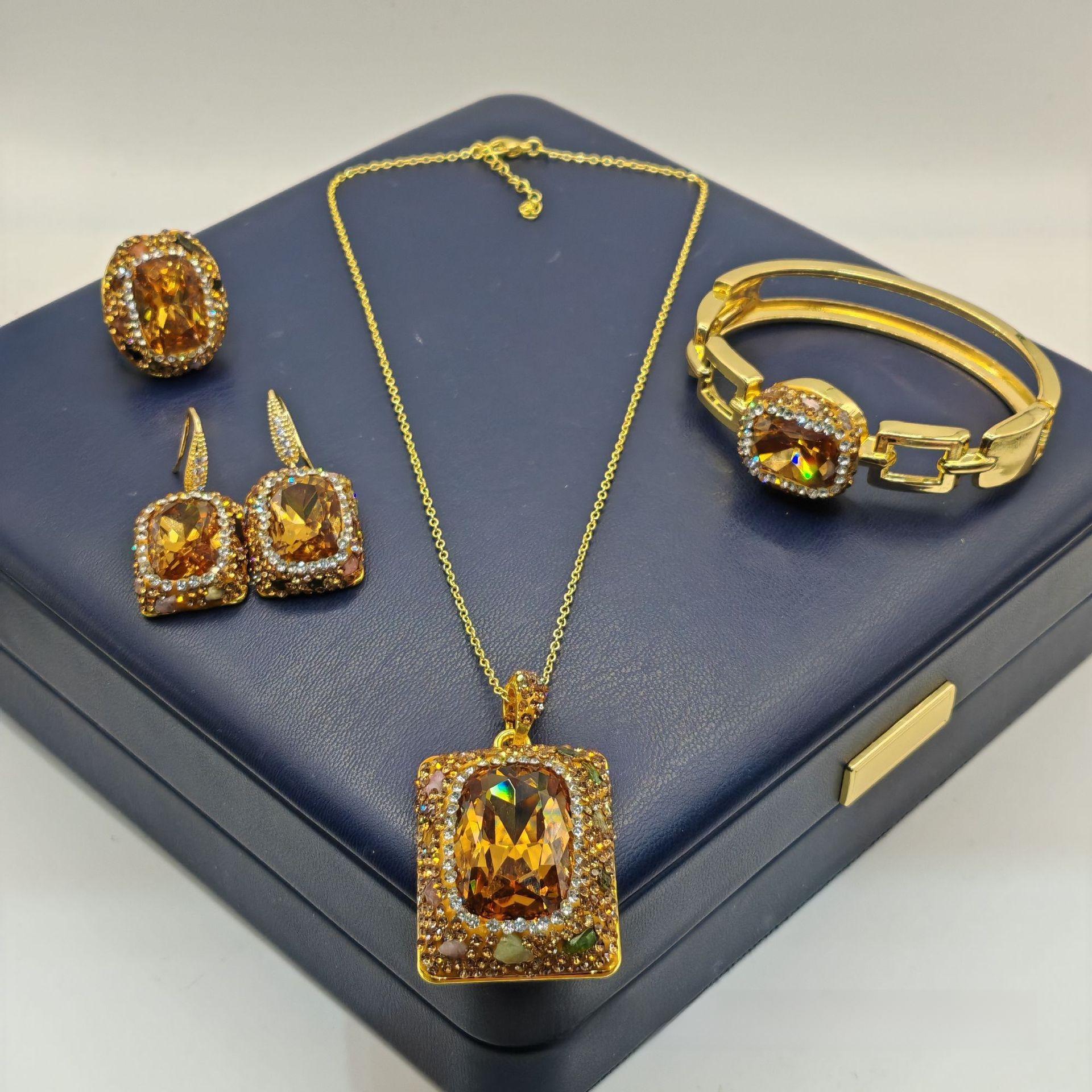 Новый хрустальный набор Французская ниша Персонализированный Высококачественный Квадратный хрусталь Четырехкомпонентный ювелирный набор