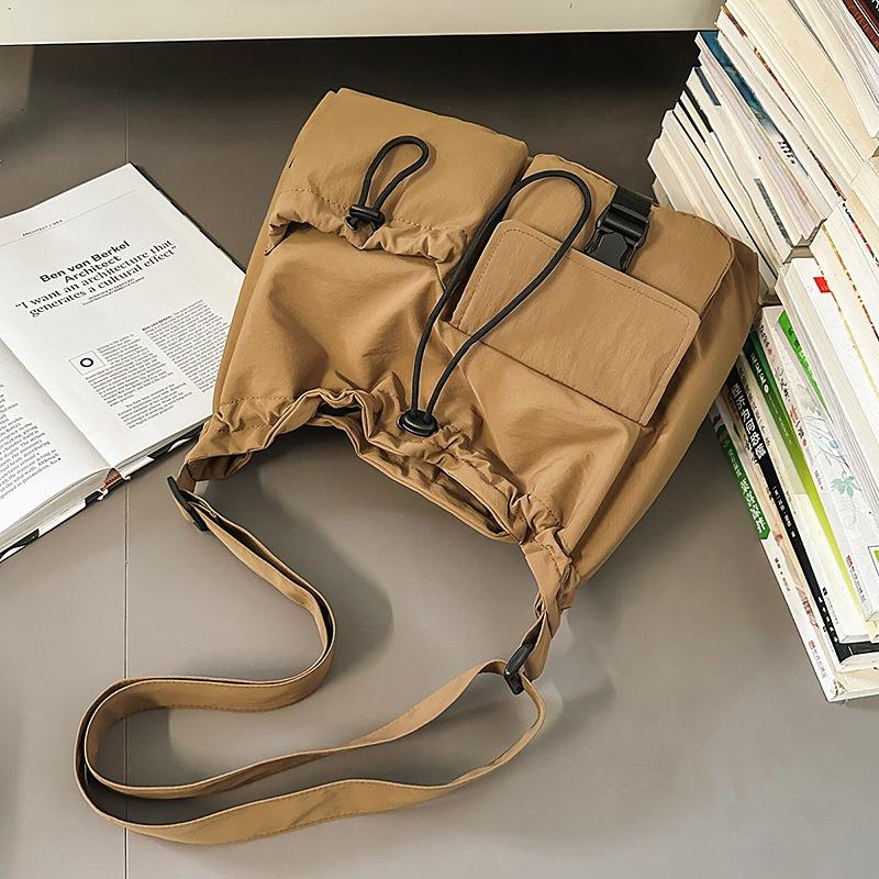 Large capacity nylon cloth tote bag women's new lightweight fashion sports and leisure shoulder messenger bag